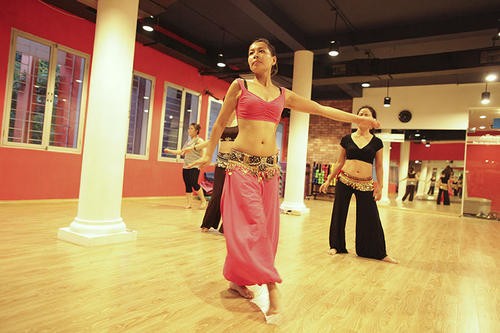  La danse du ventre, une nouvelle passion à Hanoi - ảnh 2
